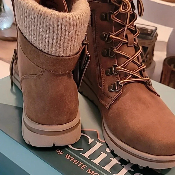 White Mountain Cliffs  Hearty Tan boots - Picture 3 of 4